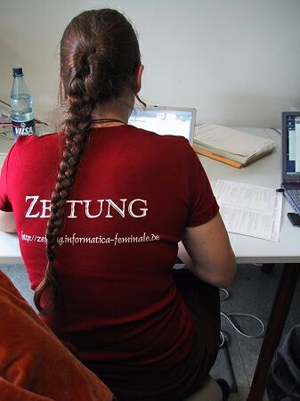 Das Zeitung-T-shirt